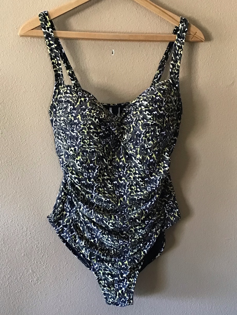 NWOT Niptuck One Piece Camouflage Slimming Swimsuit Medium